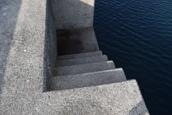 伊毘漁港の階段