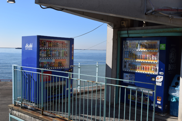 鳴尾浜海釣り公園の自動販売機