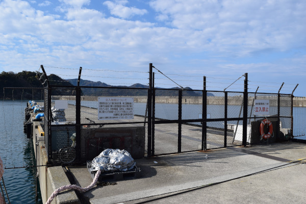 香住東港堤防にある立入禁止のフェンス