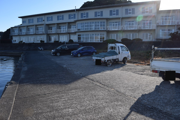 小金島漁港の駐車スペース
