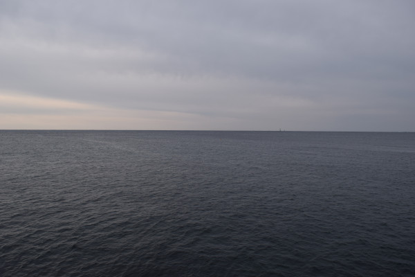 片田漁港の外側の堤防から外洋を撮った写真