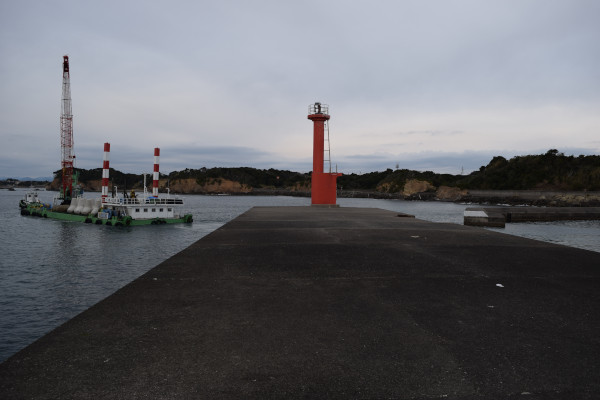 片田漁港の外側の堤防の先端